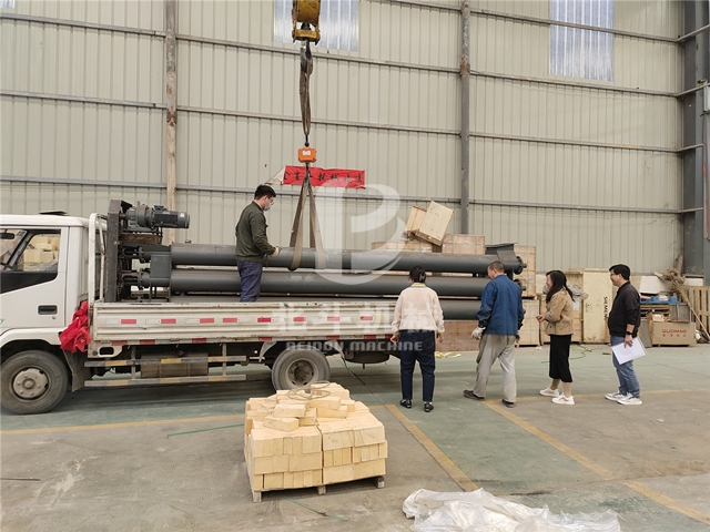 PROUMB站官网进入機械冷炭機得到客戶認可,裝車發往濟源