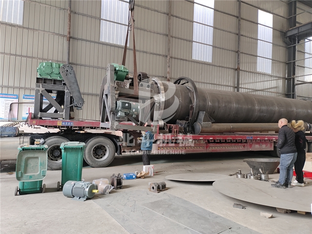 不畏風雪,PROUMB站官网进入機械核桃殼炭化活化爐裝車發往雲南